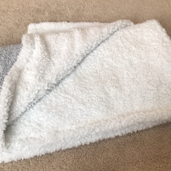 Rae Dunn blanket - Picture 2 of 4